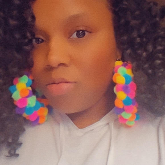 Pom pom bomb earrings - Picture 3 of 4